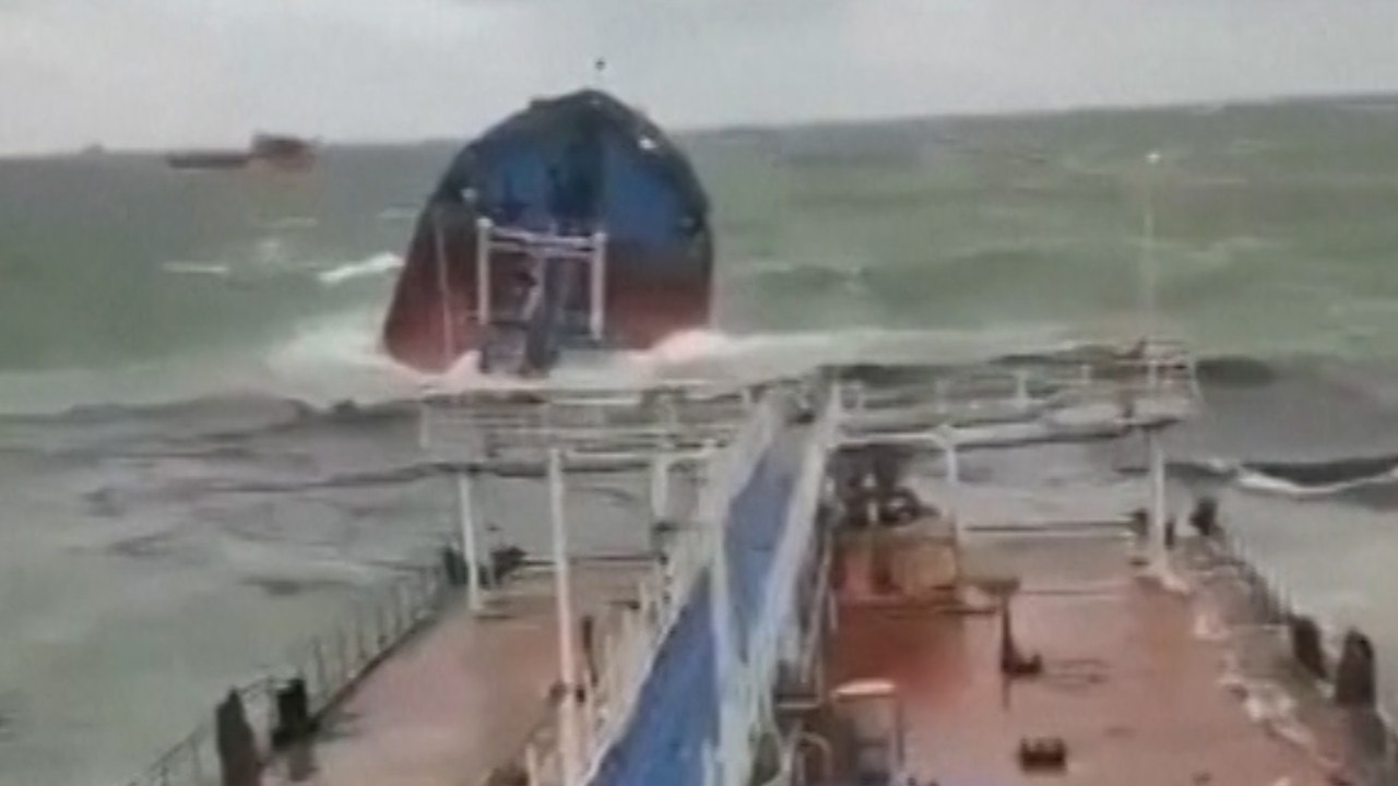 Dos petroleros rusos naufragan en el estrecho que separa Crimea de Rusia
