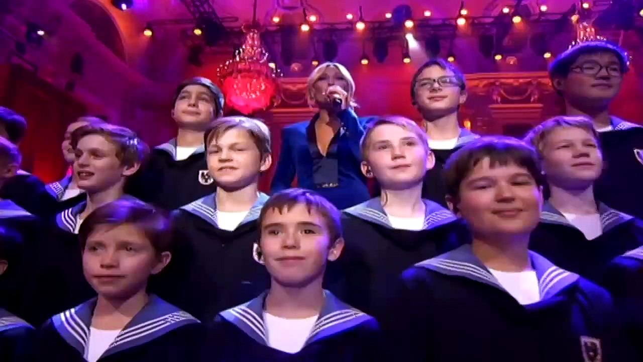 HELENE FISCHER — Jingle bells (mit den Wiener Sängerknaben) | Helene Fischer: Weihnachten - Live aus der Hofburg Wien (mit dem Royal Philharmonic Orchestra) – (2015)