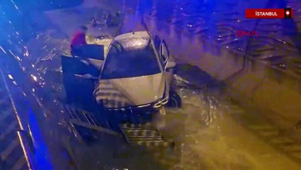 İstanbul Sultanbeyli'de otomobil dereye uçtu