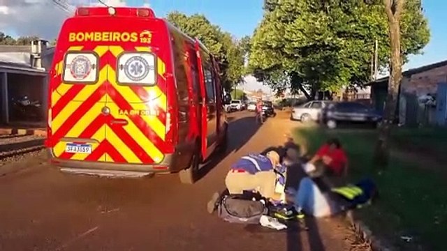 Acidente em Cascavel: motociclista atropela mulher e fratura perna