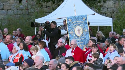 El papa celebra una gran misa en su histórica visita a la isla francesa de Córcega