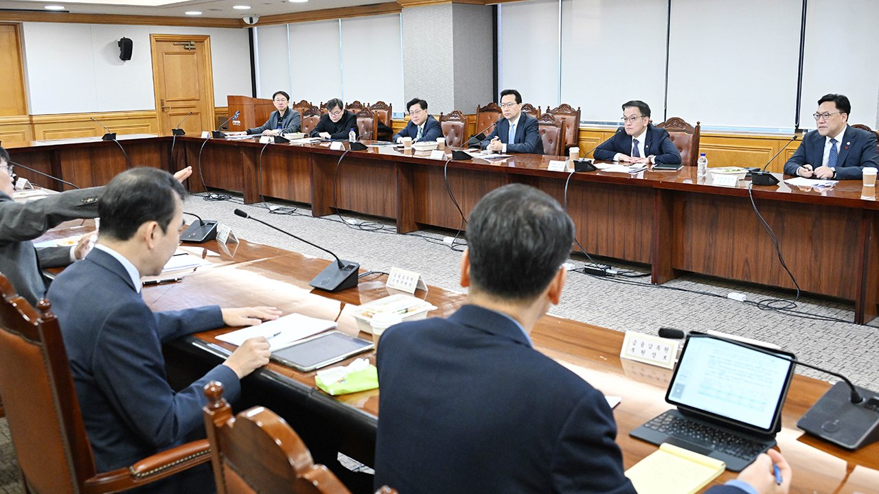 경제금융 수장(F4) "시장 선진화 등 주요 정책 속도감 있게 추진" / YTN