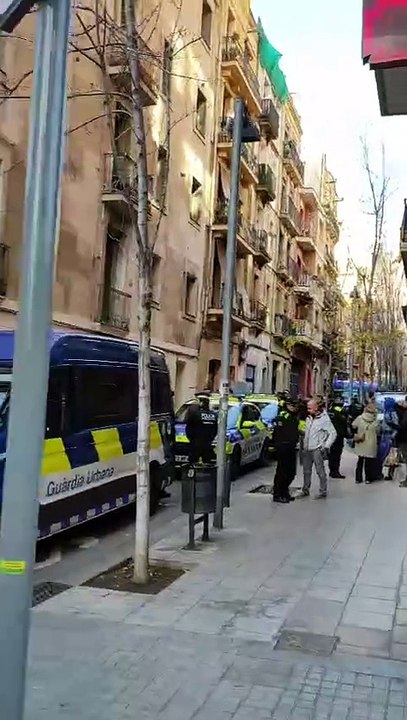 Operativo policial contra un narcopisos okupado en Barcelona