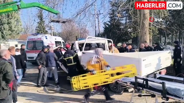 İnegöl'de Otomobil ve Kamyonet Çarpıştı: 3 Yaralı