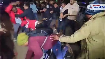 Jaipur: पढ़ते-पढ़ते बेहोश हो गए 10 स्टूडेंट, मची चीख पुकार और फिर जमकर हुआ बवाल