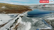 Kars'ta Dondurucu Soğuklar Baraj Gölünü Buzlaştırdı