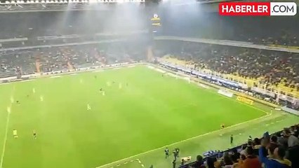 Fenerbahçelilerin yaptığı tezehüratı duyan Deniz Türüç ikinci yarıya çıkamadı
