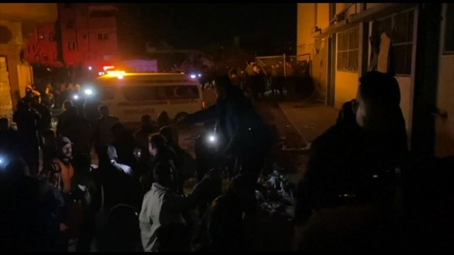 Attacco israeliano contro un rifugio per sfollati a Khan Yunis