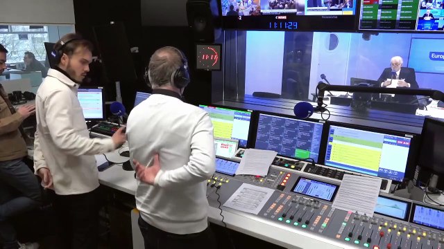 Pascal Praud et vous - Mayotte : «Je n'ai plus de nouvelles de ma famille» déplore une auditrice, qui incrimine «la gauche»