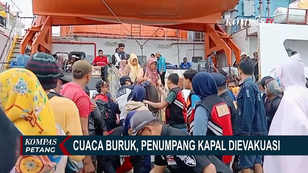 Ombak Tinggi dan Angin Kencang, Proses Evakuasi Penumpang Kapal Berlangsung Dramatis