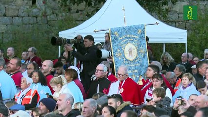 El papa celebra una gran misa en su histórica visita a la isla francesa de Córcega