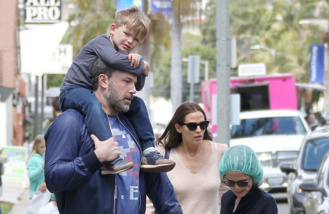 Ben Affleck allo stesso evento con le due ex Je...