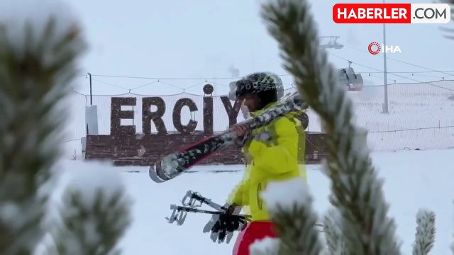 Erciyes'te Yağan Kar, Tatilcilerin Yüzünü Güldürdü