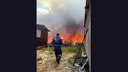 Incêndio de grandes proporções atinge comunidade de Cubatão