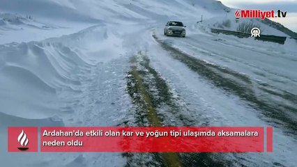 Ardahan'da kar ve yoğun tipi ulaşımı aksatıyor
