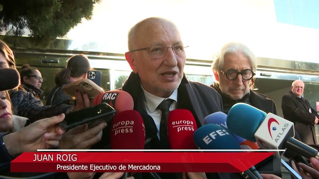 Familiares, autoridades y empresarios asisten al funeral de Isak Andic en Barcelona