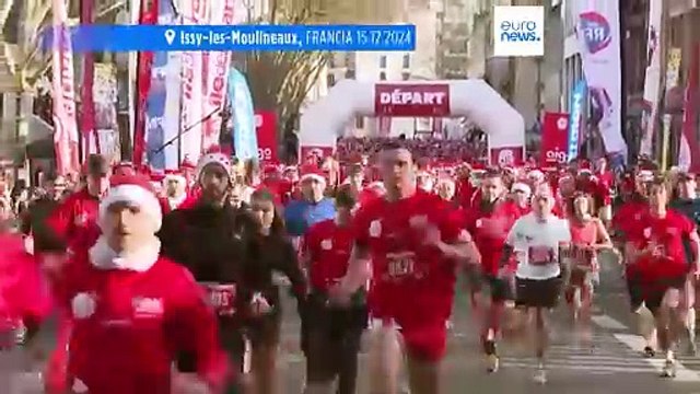 Papá Noel se lanza multiplicado en maratones benéficos por toda Europa