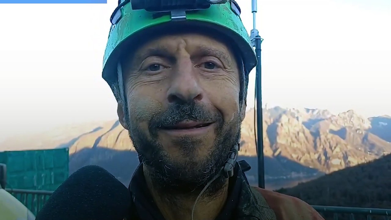 La speleologa intrappolata, parla uno dei soccorritori: "Barella e tenda speciali per portarla fuori"