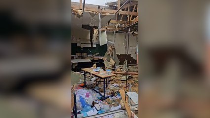 Les dégâts impressionnants du cyclone Chido sur une école à Mayotte