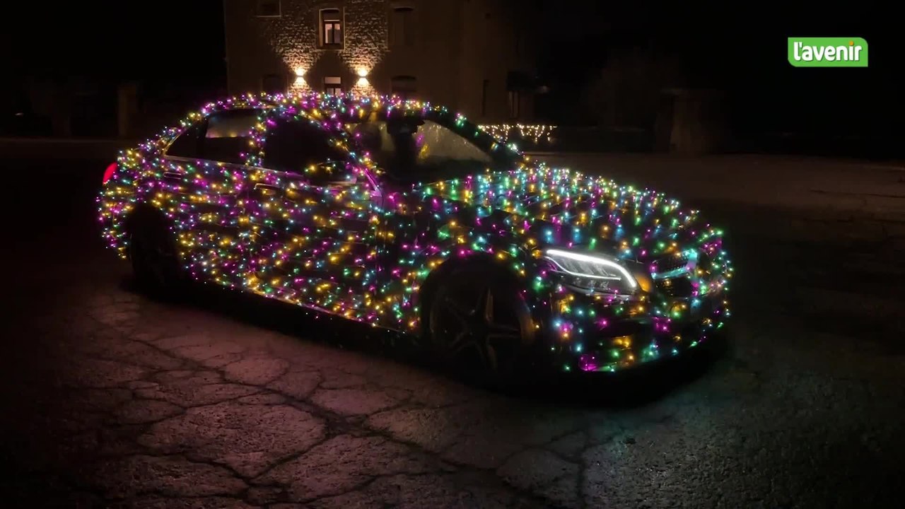 La voiture de Mathéo, couverte de guirlandes de Noël, fait sensation sur les routes de Gaume !