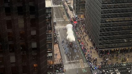 Woman shares her perfect view of Macy's Thanksgiving Parade from office building