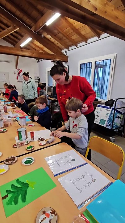 Mercredi Créatif de la Section Jeunes du Racing CLUB Corcieux. Le : 11/12/2024. Merci à Morgane & Sabrina pour leur aide. Merci aux mamans pour les gâteaux bonbons.
