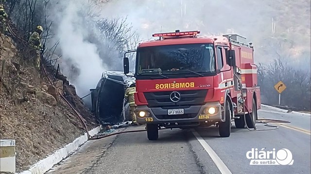 Caminhão com combustível que seguia de João Pessoa para Bom Jesus pega fogo na Serra de Santa Luzia