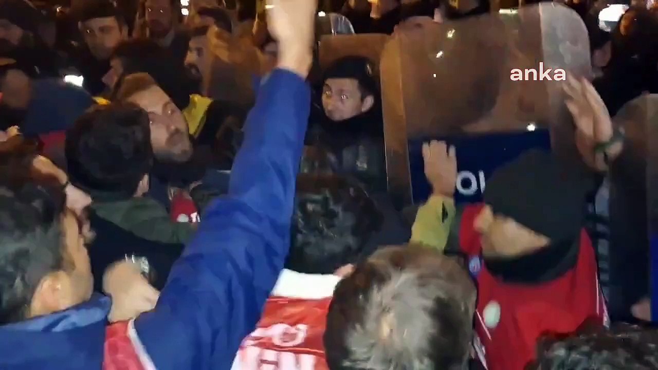Polonez işçilerinin eylemi sürüyor: Polis müdahale etti!