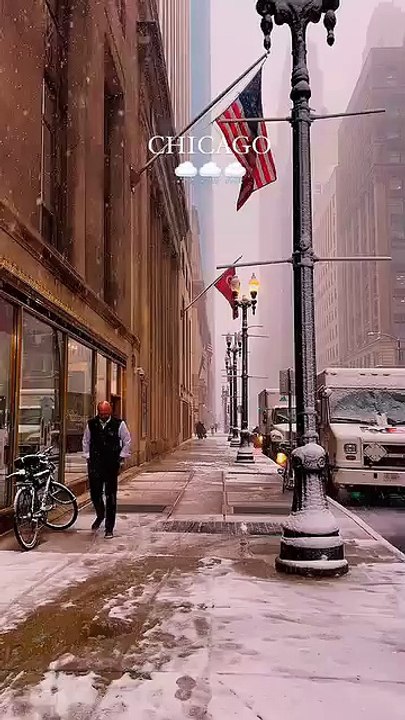 Snowing in Chicago 🌨️🌨️