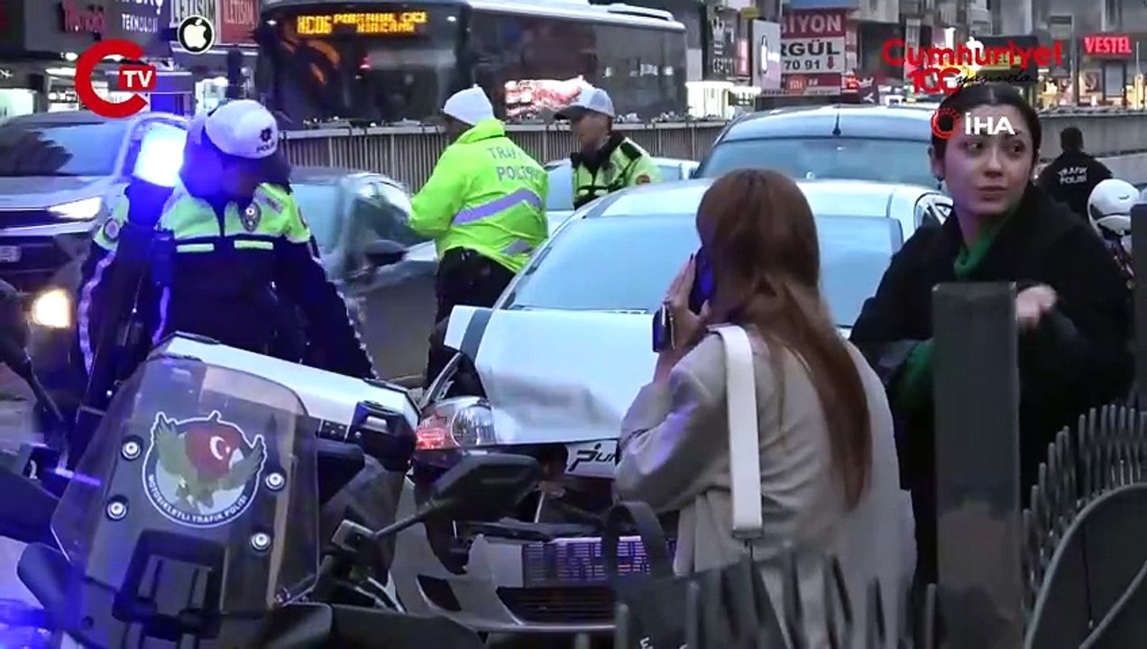 Antalya'da trafiği kilitleyen kaza 3 araç birbirine girdi!