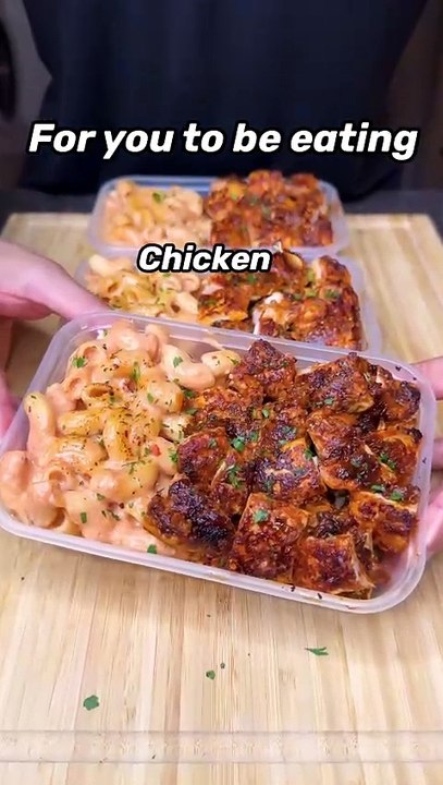 Eating Healthy Does Not Have to be Boring! NEW Meal Prep Cookbook is FINALLY HERE!📖👨‍🍳❤️ There’s no reason for you to be eating plain boring foods for Meal Prep when you can eat delicious macro friendly meals like these by making simple and easy adjust