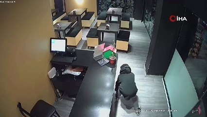 Restoranın kasasından para çalmaya çalışan çocuk son anda yakalandı