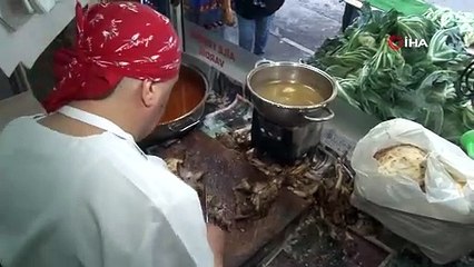 Sadece Güney Doğu’da değil İzmir’in o ilçesi de güne kebapla başlıyor