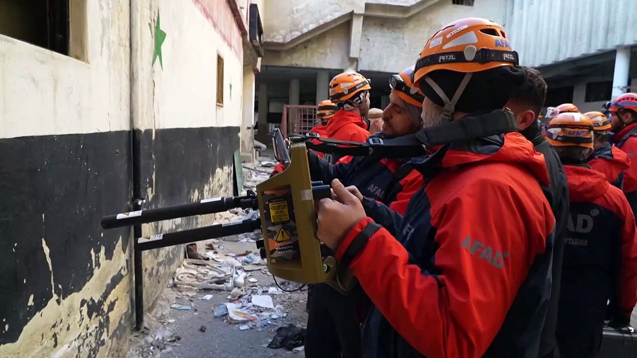 Foltergefängnis in Syrien: Türkische Spezialisten durchsuchen die Räume