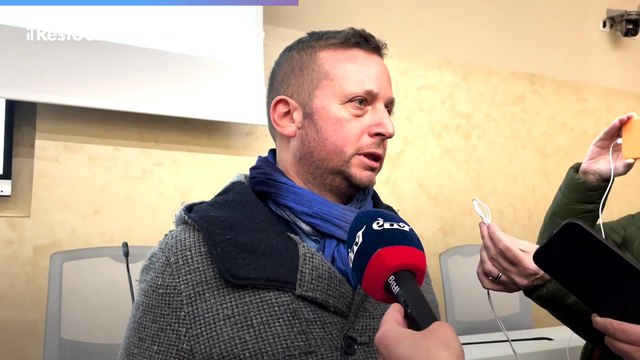 Balla e va in arresto cardiaco, salvato grazie al defibrillatore in balera: il video