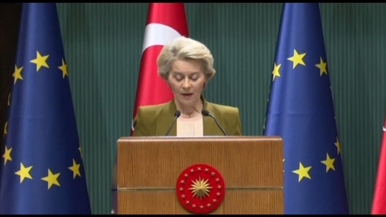 L'appello di Von der Leyen: la transizione in Siria sia pacifica