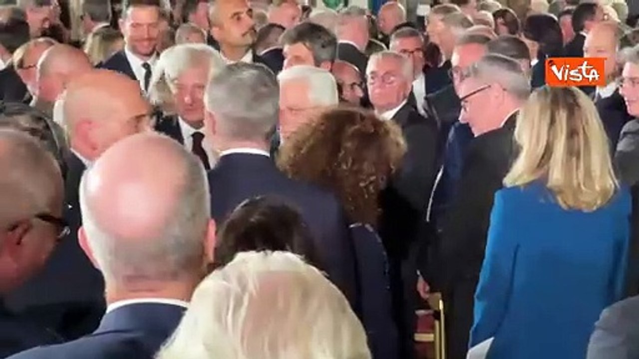Mattarella va via dopo gli Auguri di Natale al Quirinale