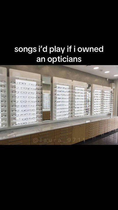 YouTube Laura Orvélie 🧠🎀