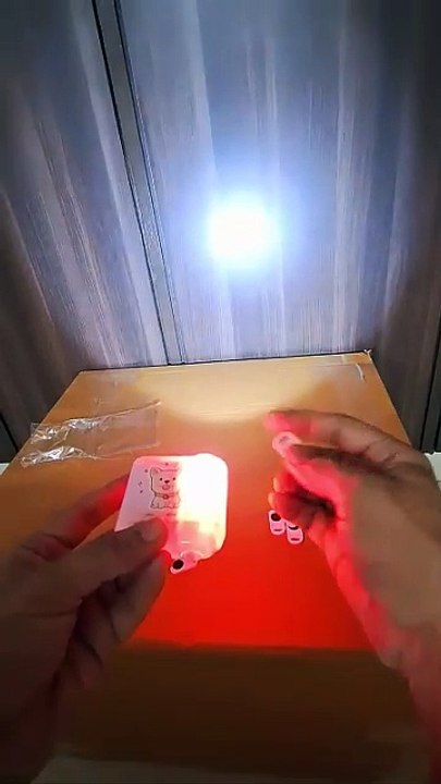 world's smallest mini Projector with 8 Slides Patterns
