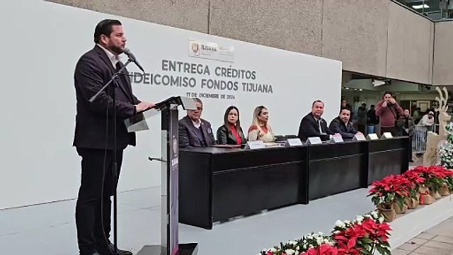 Alcalde Ismael Burgueño entrega créditos a emprendedores en Tijuana