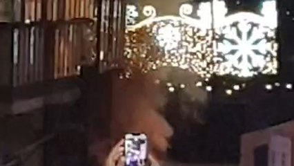 Un coche sale ardiendo a escasos metros de la plaza de Zocodover en Toledo