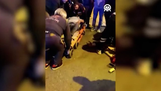 Küçükçekmece'de semt pazarındaki bıçaklı kavgada 4 kişi yaralandı