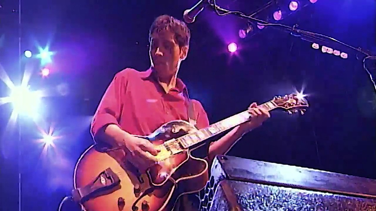 Los Prisioneros - Nunca quedas mal con nadie (en vivo 2001)