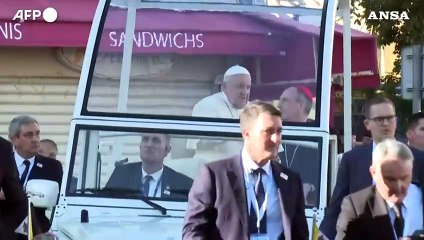 Ajaccio, il Papa sosta in preghiera davanti alla "Madonnuccia"