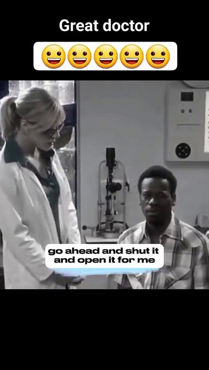 This eye doctor is up to something.🤣🤣