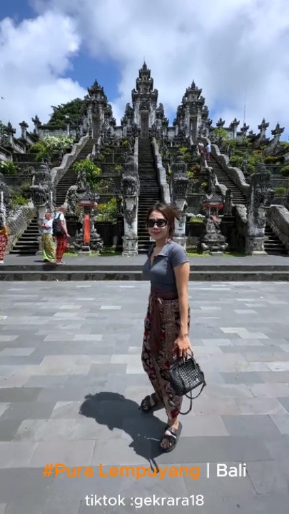 Kamu Bisa Mengabadikan Momen di Salah satu Pura Ini, Pura Lempuyang