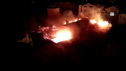 Geceyi alevler aydınlattı