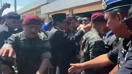 Crowd welcomes Musa Aman back to Sabah in governor role Part 1