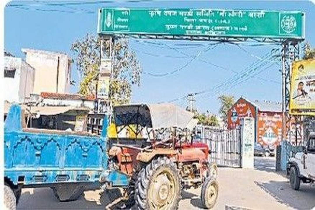 मण्डी में चार दुकानों के ताले तोड़ पौने चार लाख...