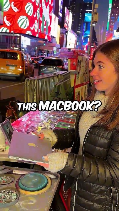 She Asked a Street Artist to Paint her Laptop... 😲💻
